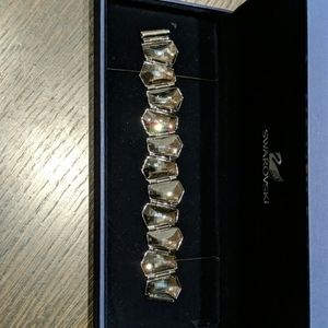 Beautiful Swarovski crystal bracelet (dark grey)